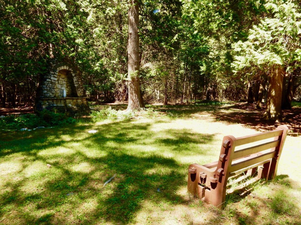 Garden Grove Retreat & Lodging Near Pictured Rocks, Fayette, Trails Hotel Exterior photo