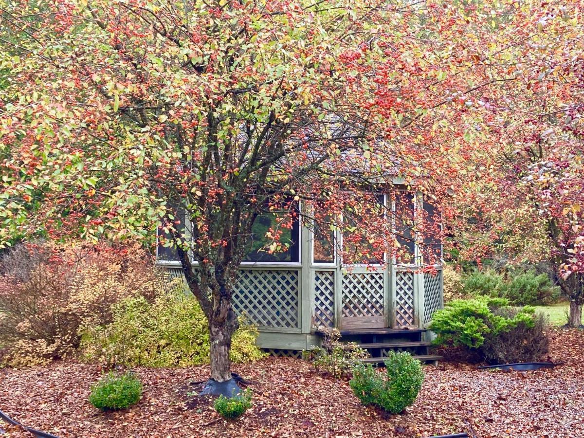 Garden Grove Retreat & Lodging Near Pictured Rocks, Fayette, Trails Hotel Exterior photo